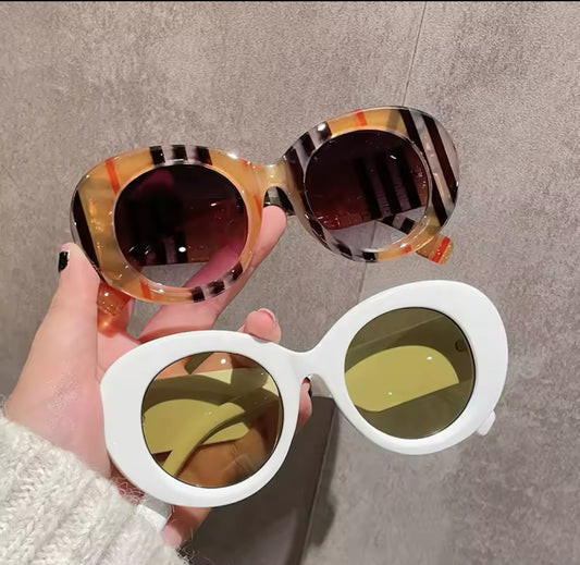 “Cut up” Women’s Round Stylish Sunglasses