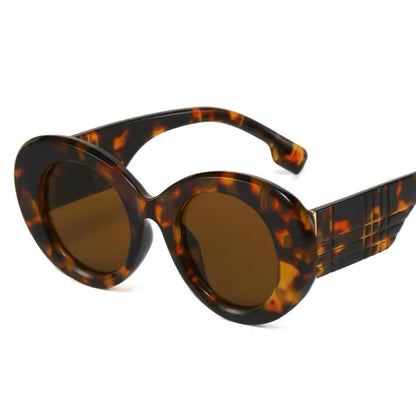 “Cut up” Women’s Round Stylish Sunglasses