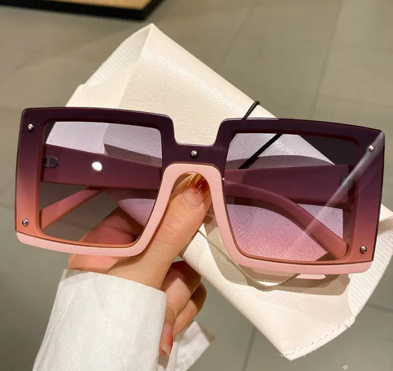 “Fashion Flare” Women’s Plastic Mirror Square Sunglasses