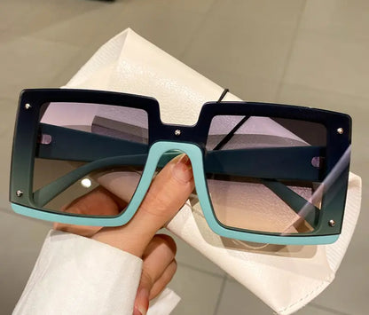 “Fashion Flare” Women’s Plastic Mirror Square Sunglasses