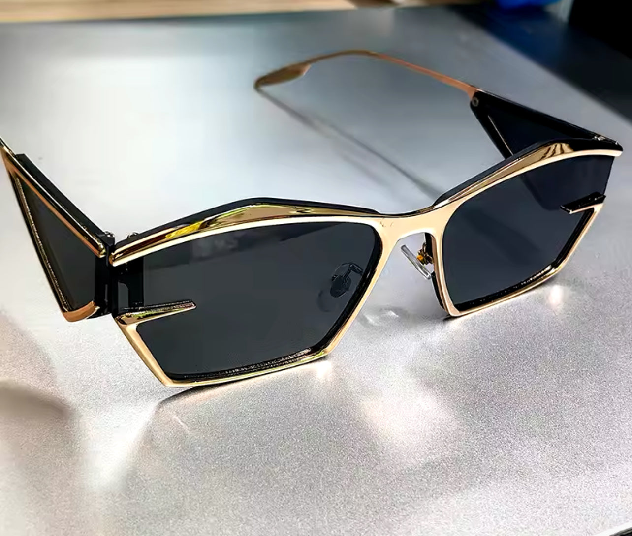 Crypto Woman Cateye Fashion Sunglasses