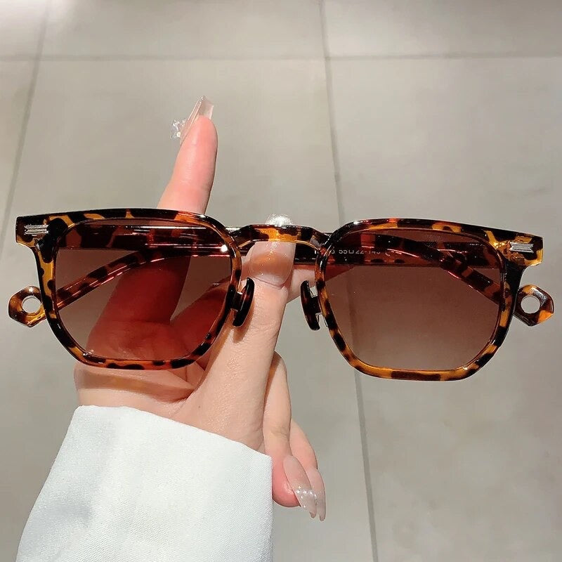 “Cool & Vintage” Retro Round Frame Sunglasses